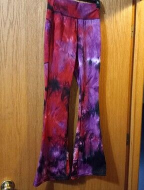 Tie-Dye Flared Leggings XS, 40 Long, 30 inseam, 11 across wait,vibrant. POP FIT